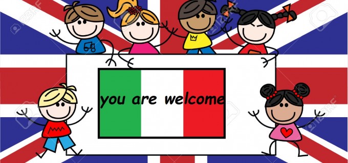 30650653-bambini-di-etnici-misti-Gran-Bretagna-bandiera-britannica-Archivio-Fotografico